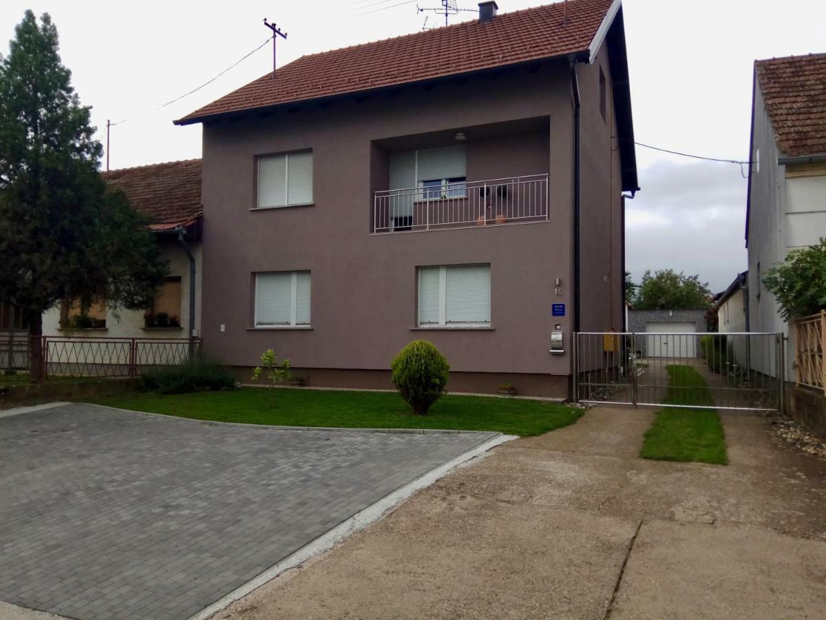Apartman Lovric Ðakovo Екстериор снимка